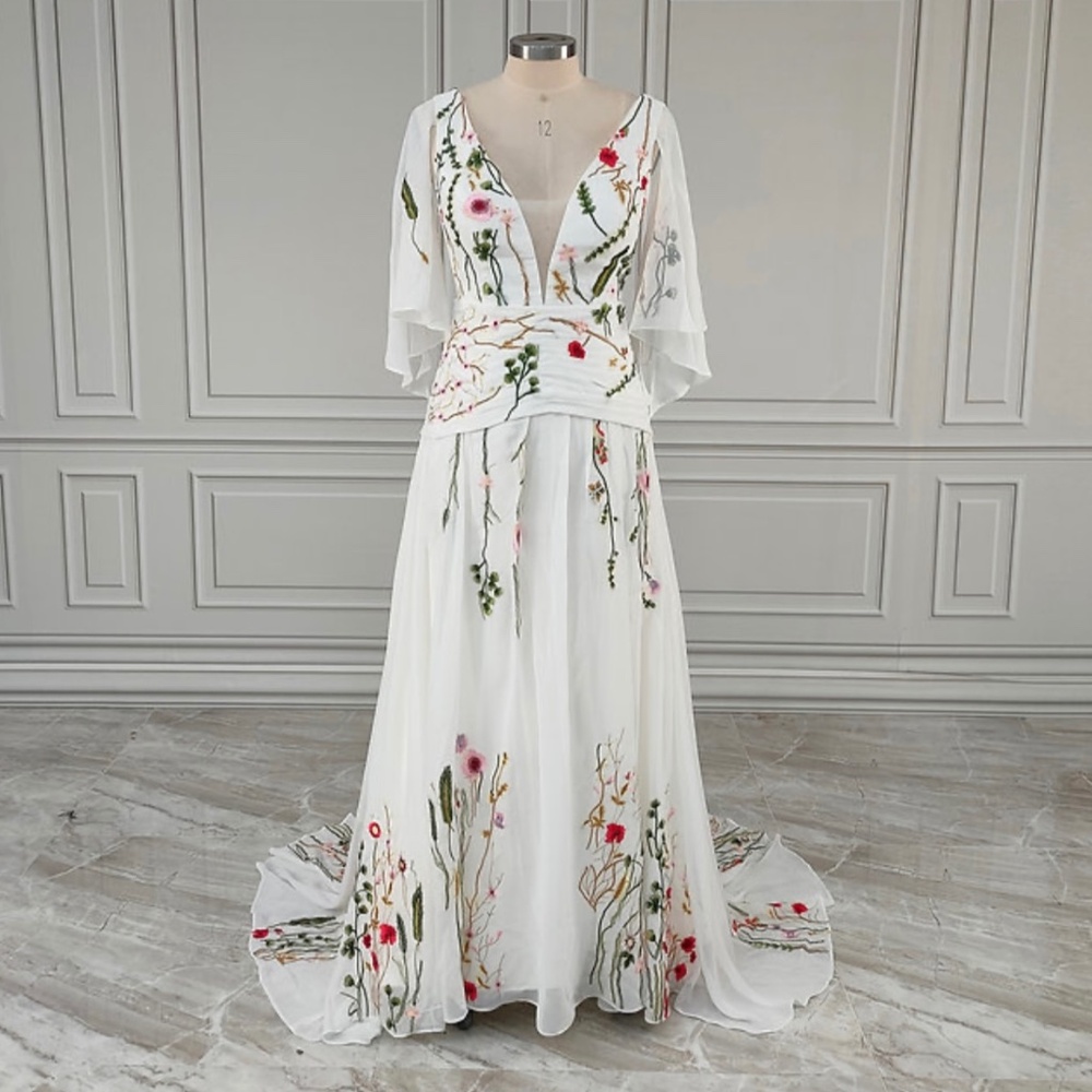 BOHO Embroidered Wedding Gown-16 NWT!!!!